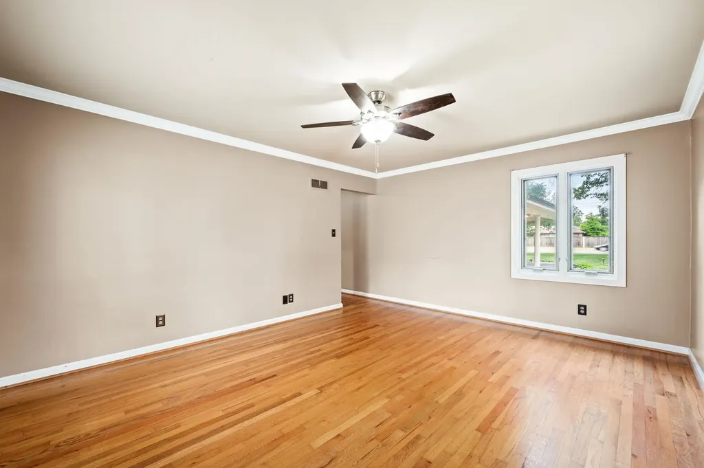 28 S Colonial Court Wichita KS 67207