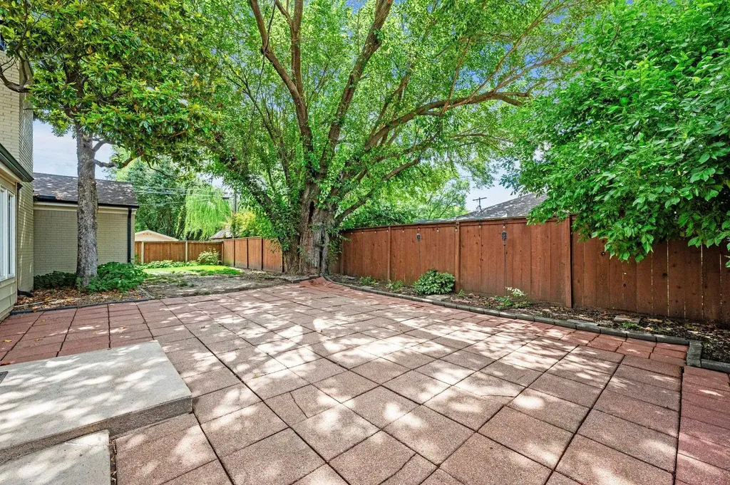 28 S Colonial Court Wichita KS 67207