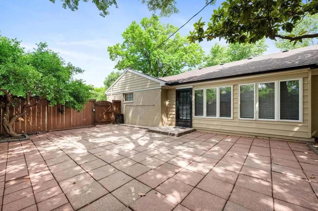 28 S Colonial Court Wichita KS 67207
