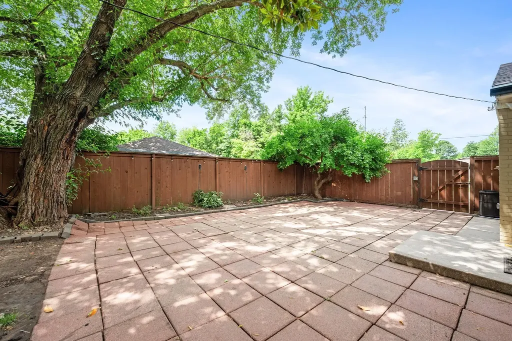 28 S Colonial Court Wichita KS 67207