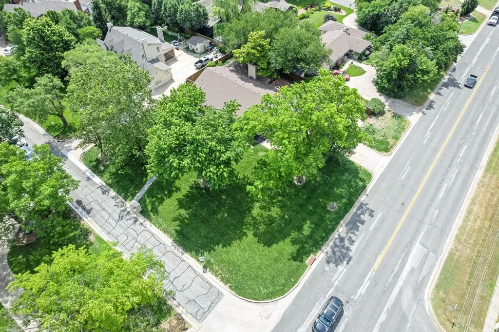 28 S Colonial Court Wichita KS 67207