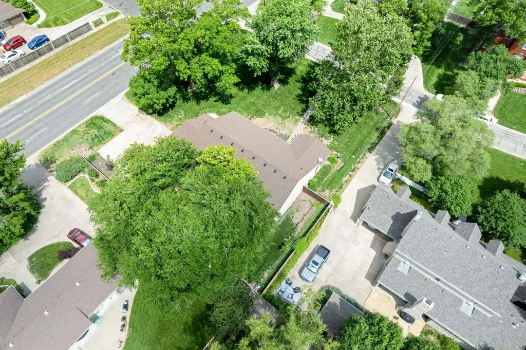 28 S Colonial Court Wichita KS 67207