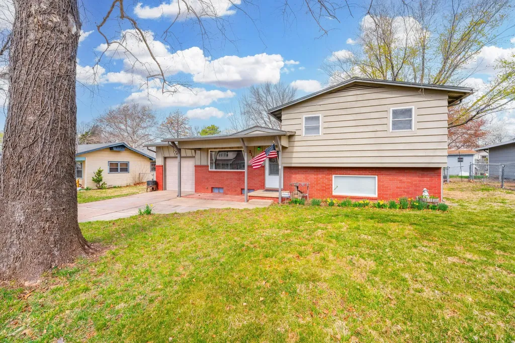 210 W Glenn Street Mulvane KS 67110