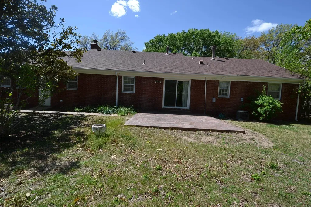 508 N Saint James Place Wichita KS 67206