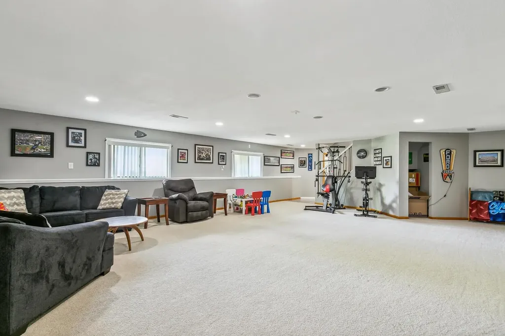4572 N Fritillary Court Bel Aire KS 67226