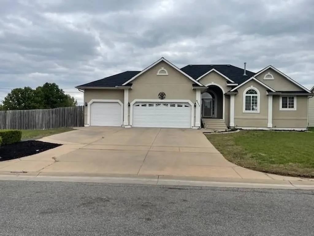 4572 N Fritillary Court Bel Aire KS 67226