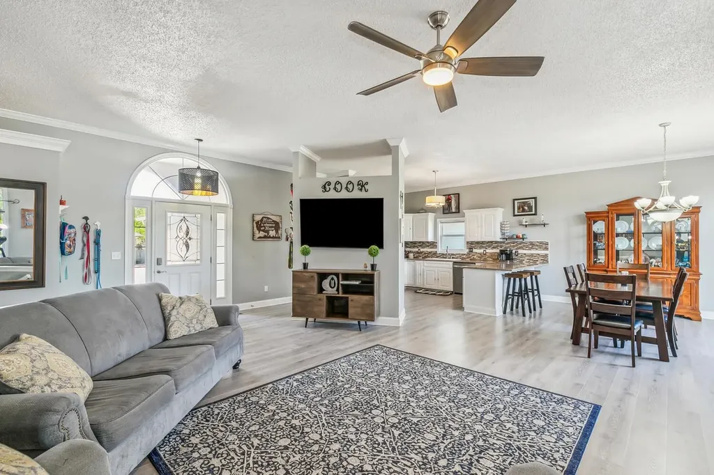 4572 N Fritillary Court Bel Aire KS 67226
