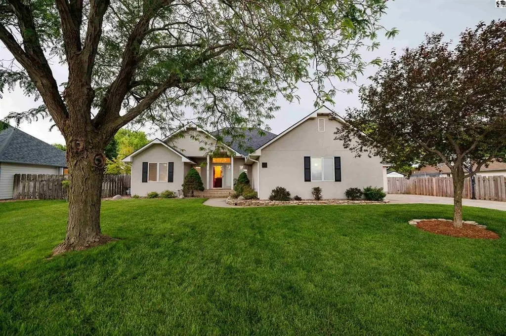 1109 Old Farm Estates Road Hutchinson KS 67502