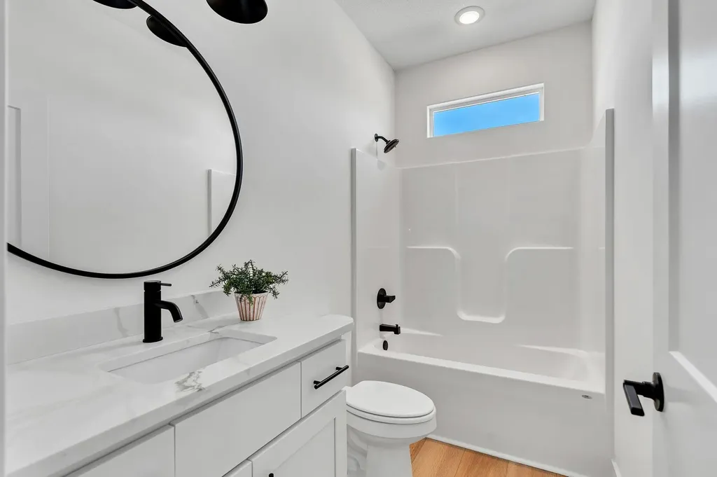 2928 E Burlington Circle Park City KS 67219