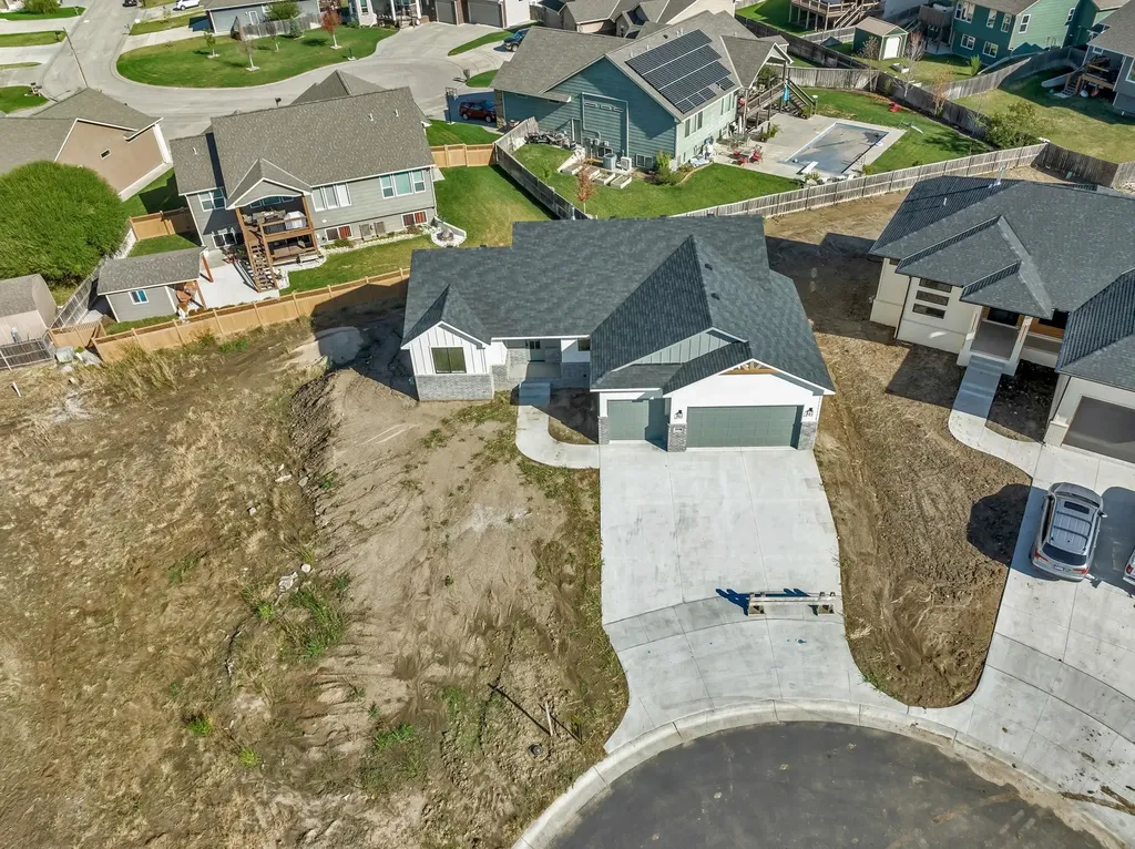 2928 E Burlington Circle Park City KS 67219