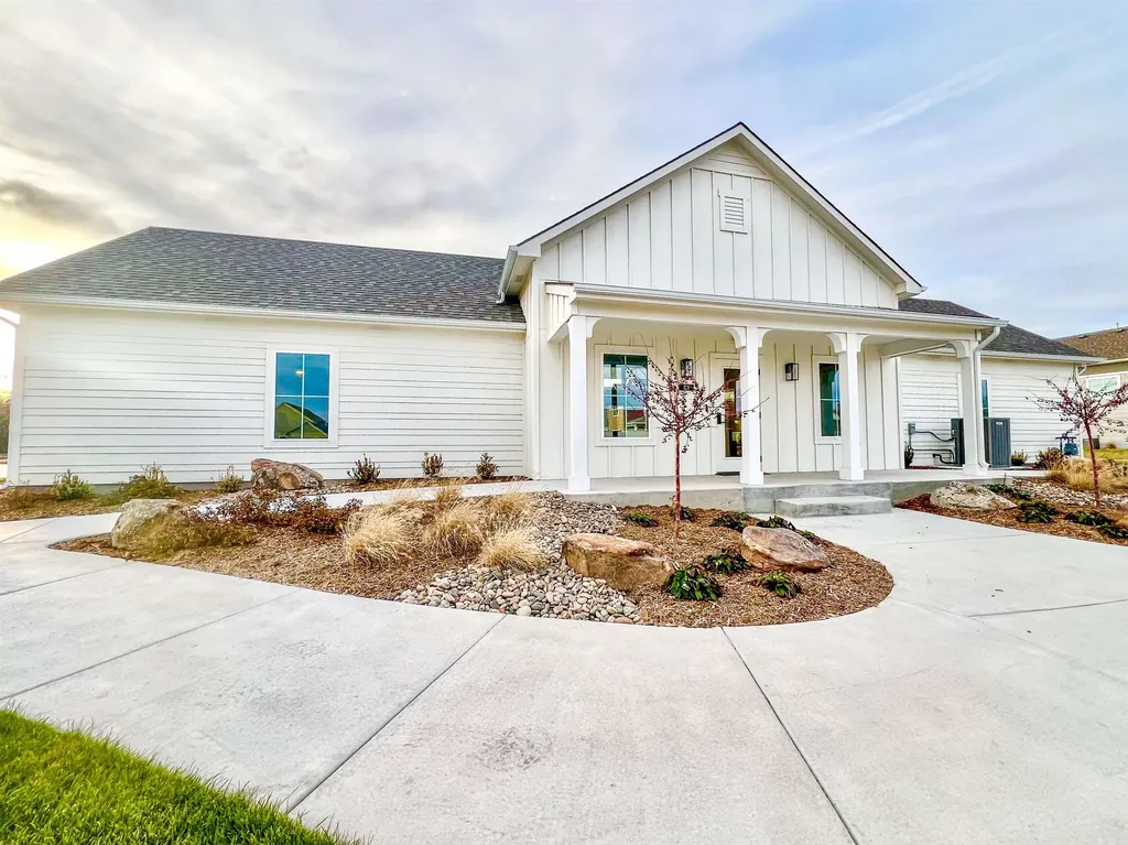 419 E Park Place Andover KS 67002
