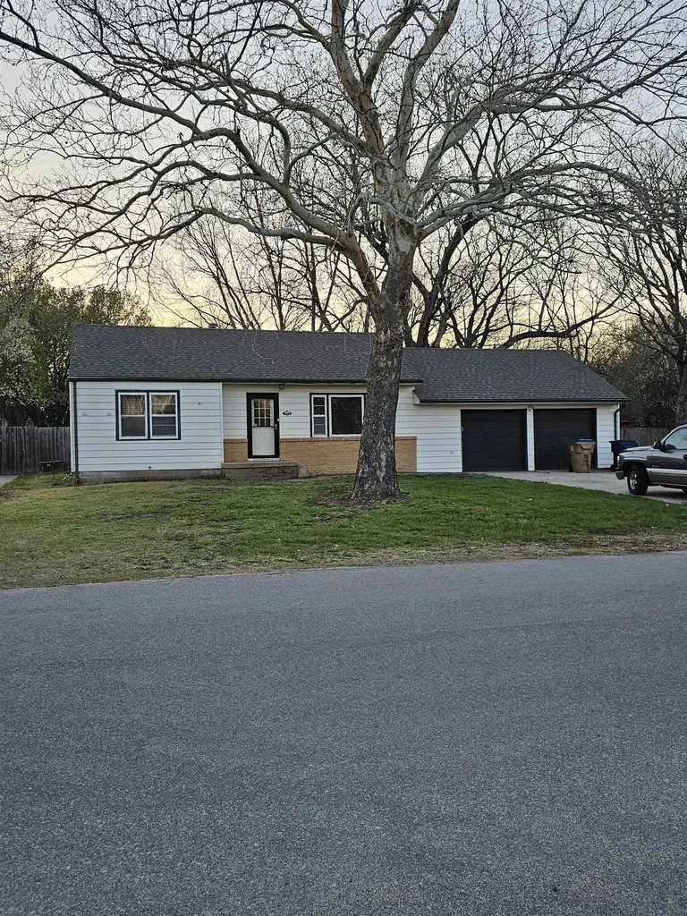 627 S Highland Andover KS 67002