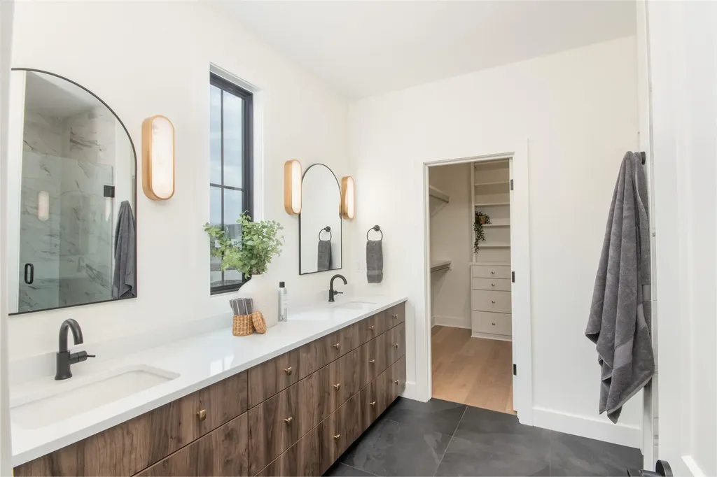 329 N Sarah Court Derby KS 67037