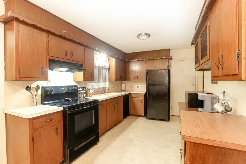 1239 N Illinois Street Wichita KS 67203
