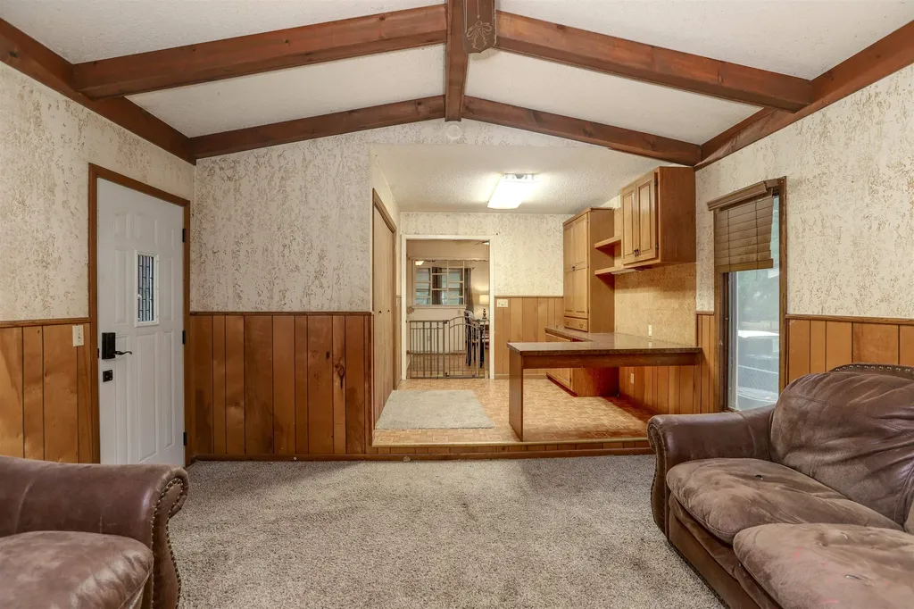 1239 N Illinois Street Wichita KS 67203