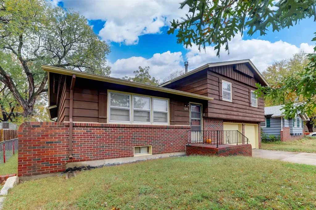 1239 N Illinois Street Wichita KS 67203