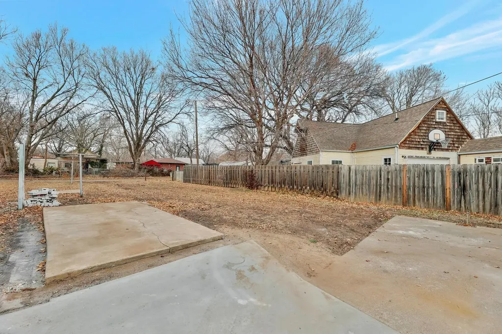 1421 S Hydraulic Street Wichita KS 67211