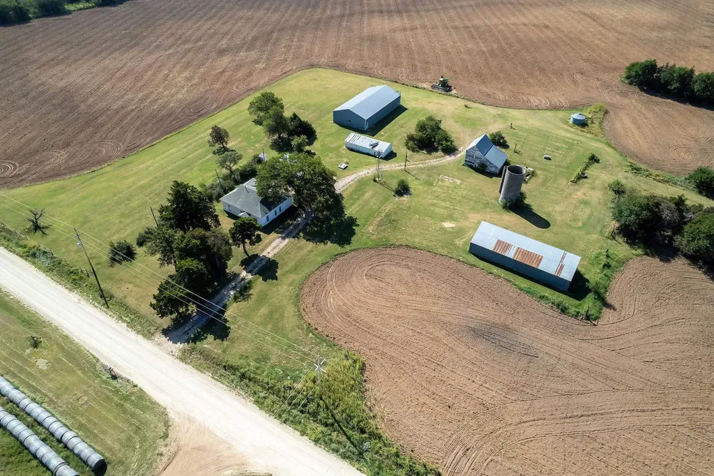 225 NW 160 Road Harper KS 67058
