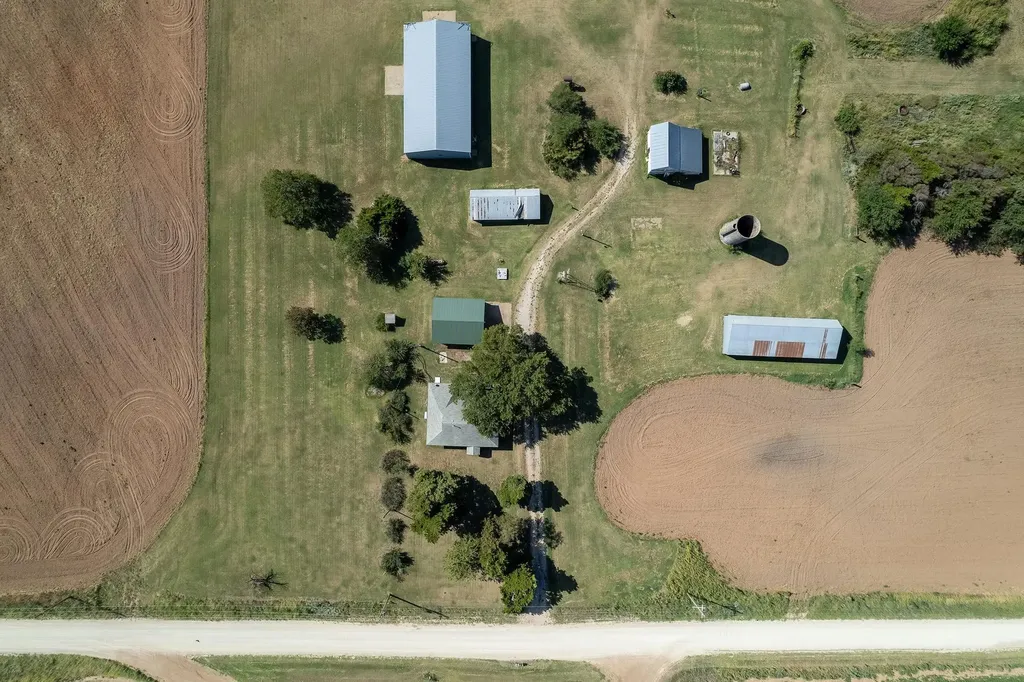 225 NW 160 Road Harper KS 67058