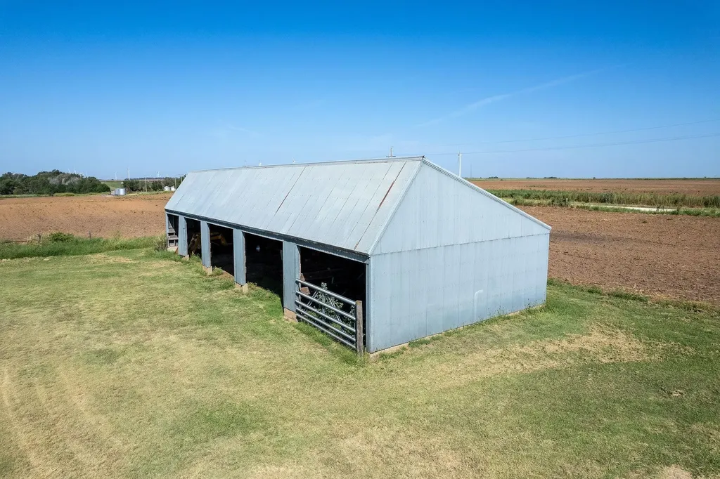 225 NW 160 Road Harper KS 67058