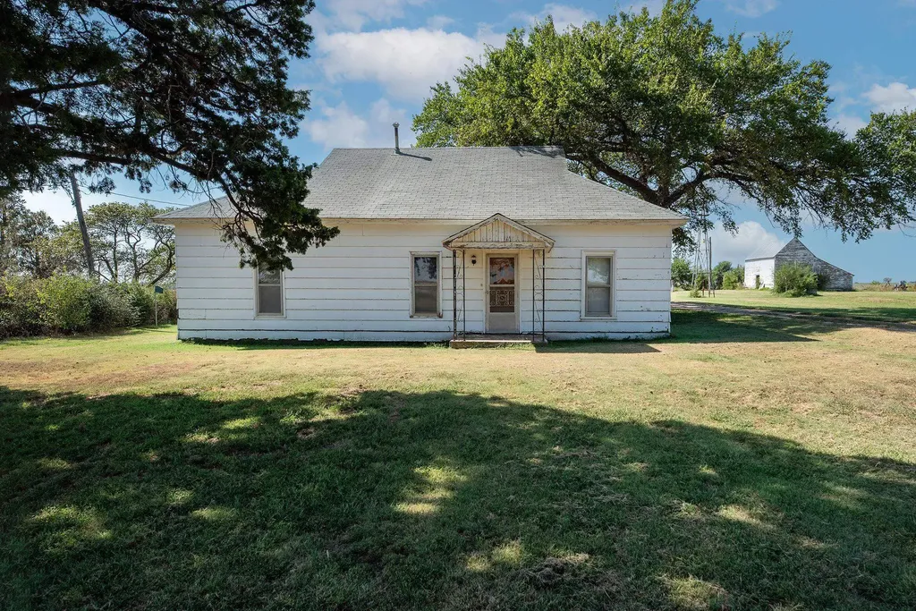 225 NW 160 Road Harper KS 67058