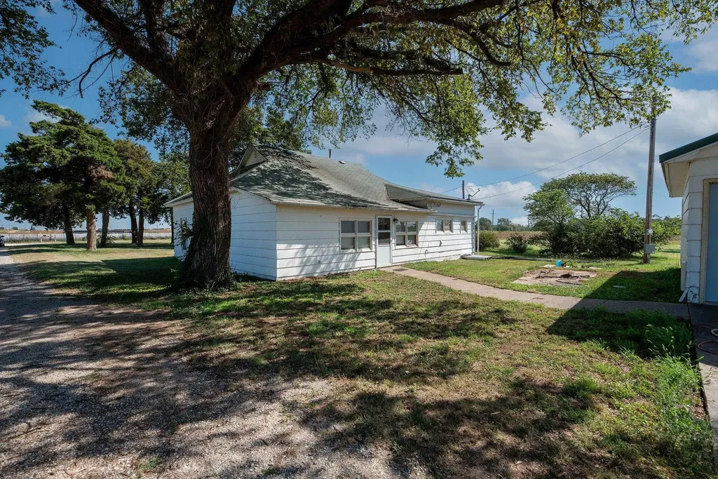 225 NW 160 Road Harper KS 67058