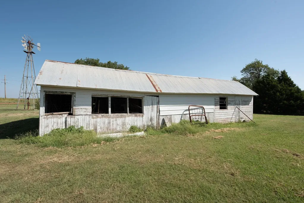 225 NW 160 Road Harper KS 67058
