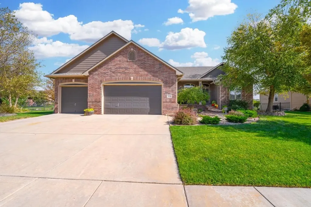 1016 N Bel Arbor Derby KS 67037