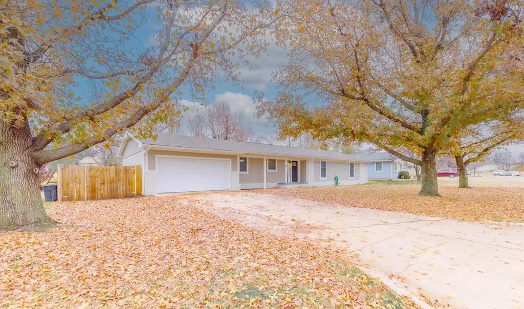 11 Deveron Road Winfield KS 67156
