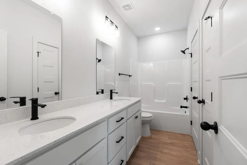 2915 E Sunnyslope Park City KS 67219