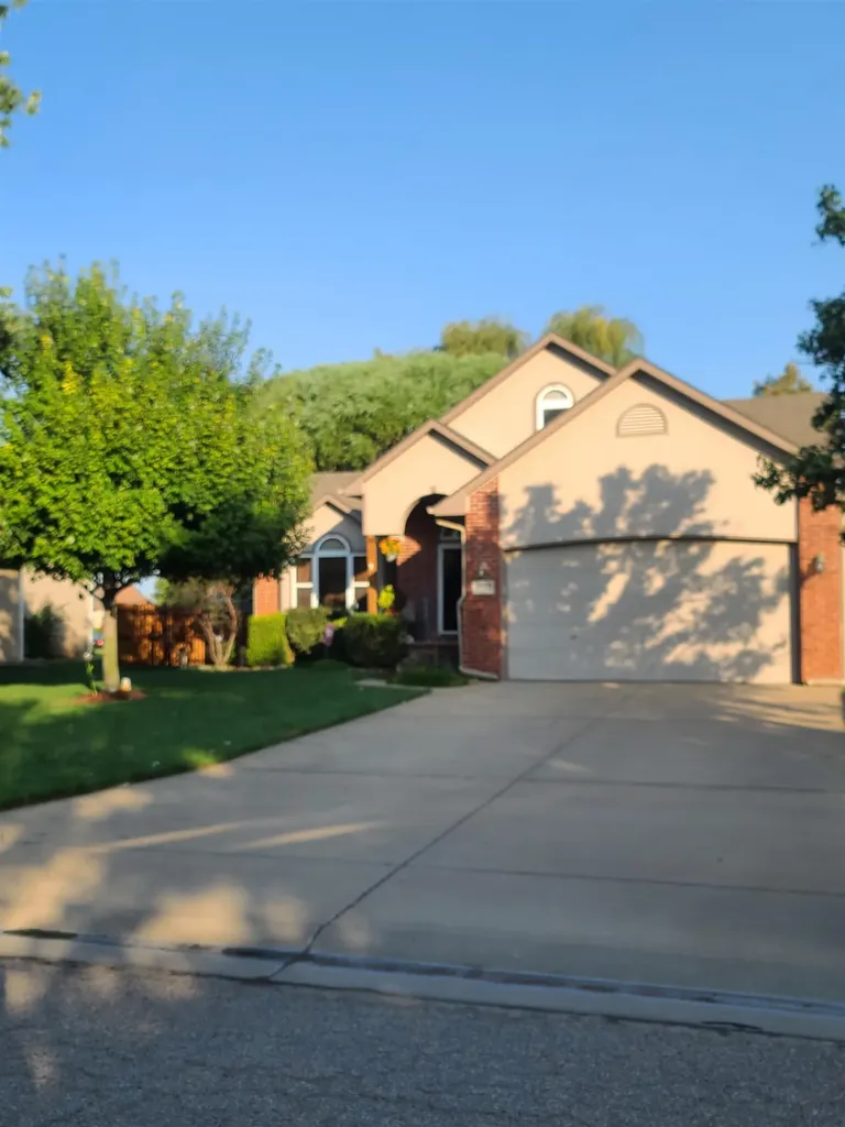 2717 Rushwood Augusta KS 67010