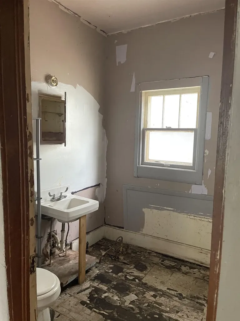 412 W Chestnut Avenue Arkansas City KS 67005-2539
