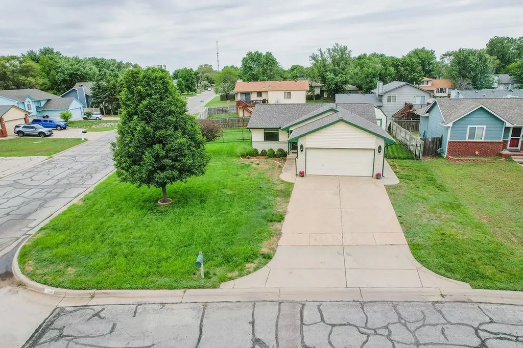 5556 S Mosley Court Wichita KS 67216