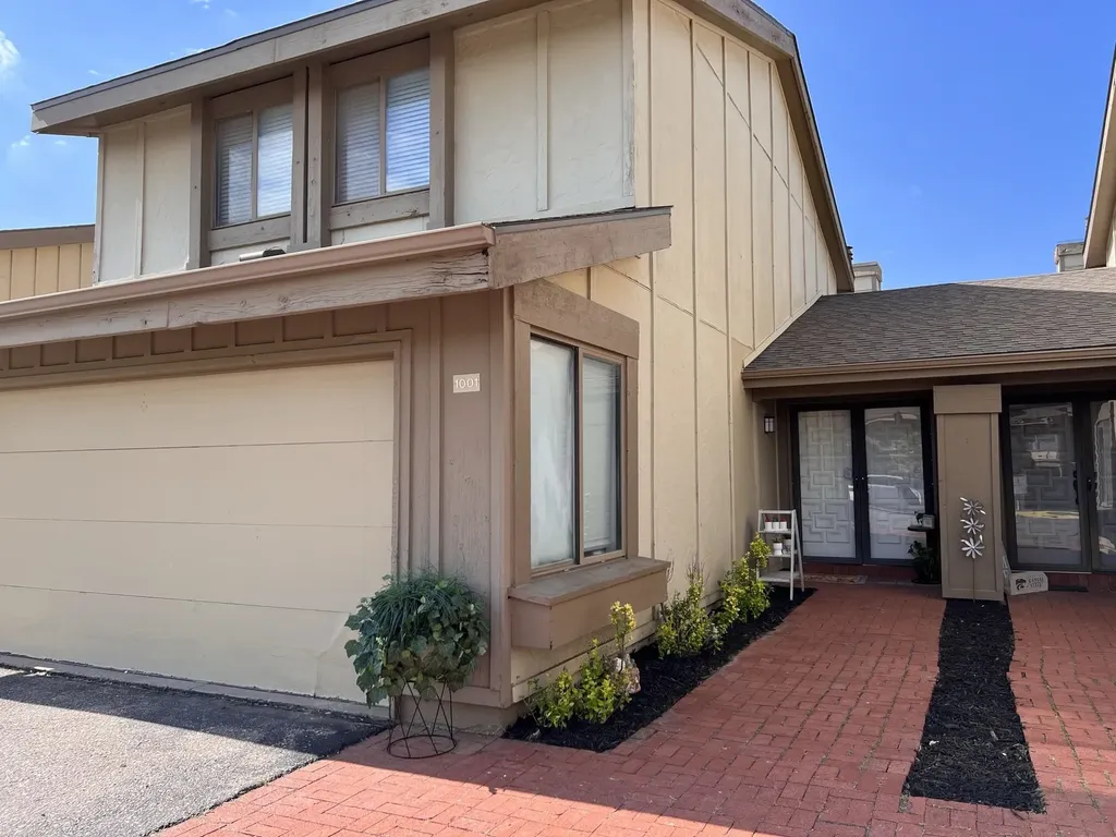 8201 E Harry Street Wichita KS 67207