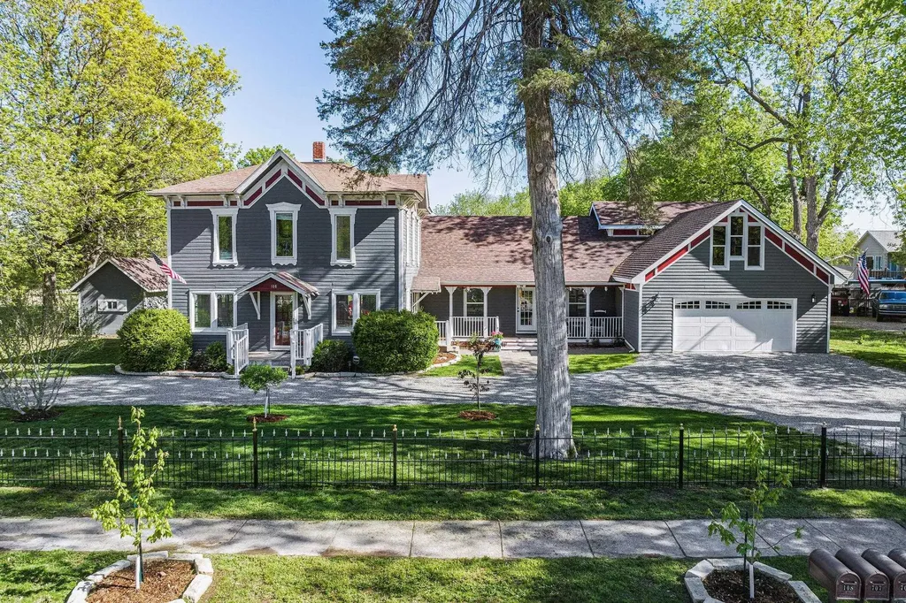 108 E 8th Street Sedgwick KS 67135