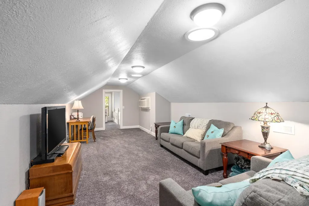 108 E 8th Street Sedgwick KS 67135