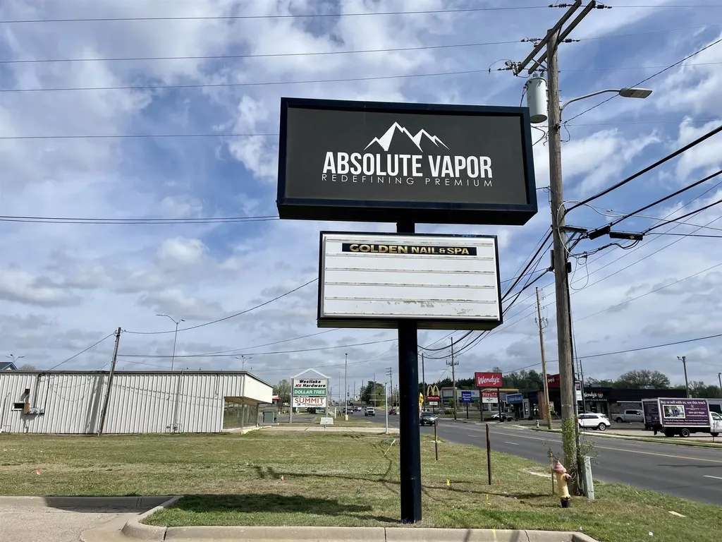 1801 N Summit Arkansas City KS 67005