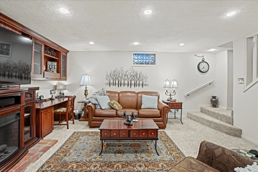 736 N Lakeside Drive Andover KS 67002