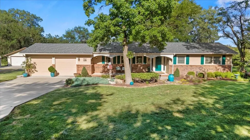 736 N Lakeside Drive Andover KS 67002