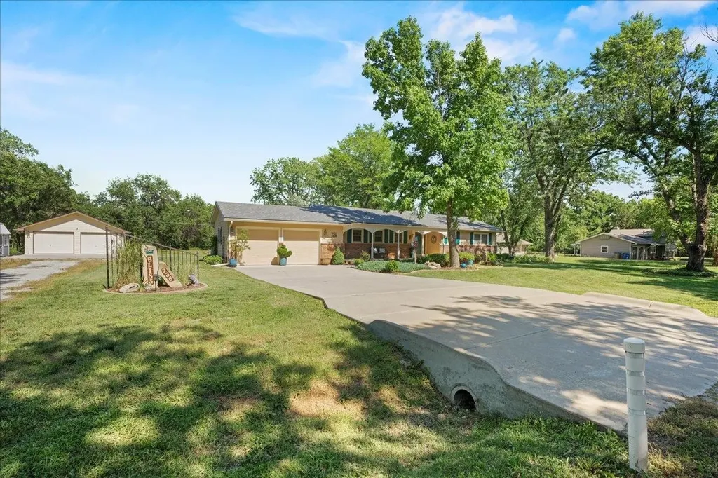 736 N Lakeside Drive Andover KS 67002