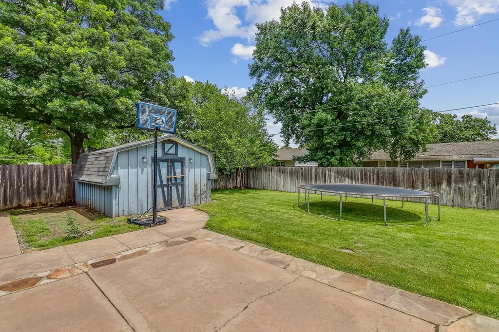 1816 N Sedgwick Wichita KS 67203-1569