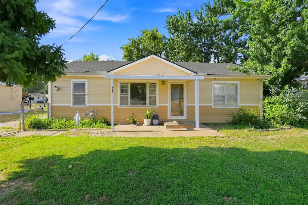 217 W Chicago Avenue Colwich KS 67030