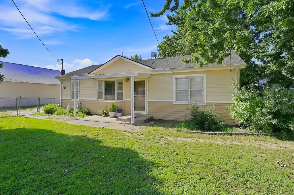 217 W Chicago Avenue Colwich KS 67030