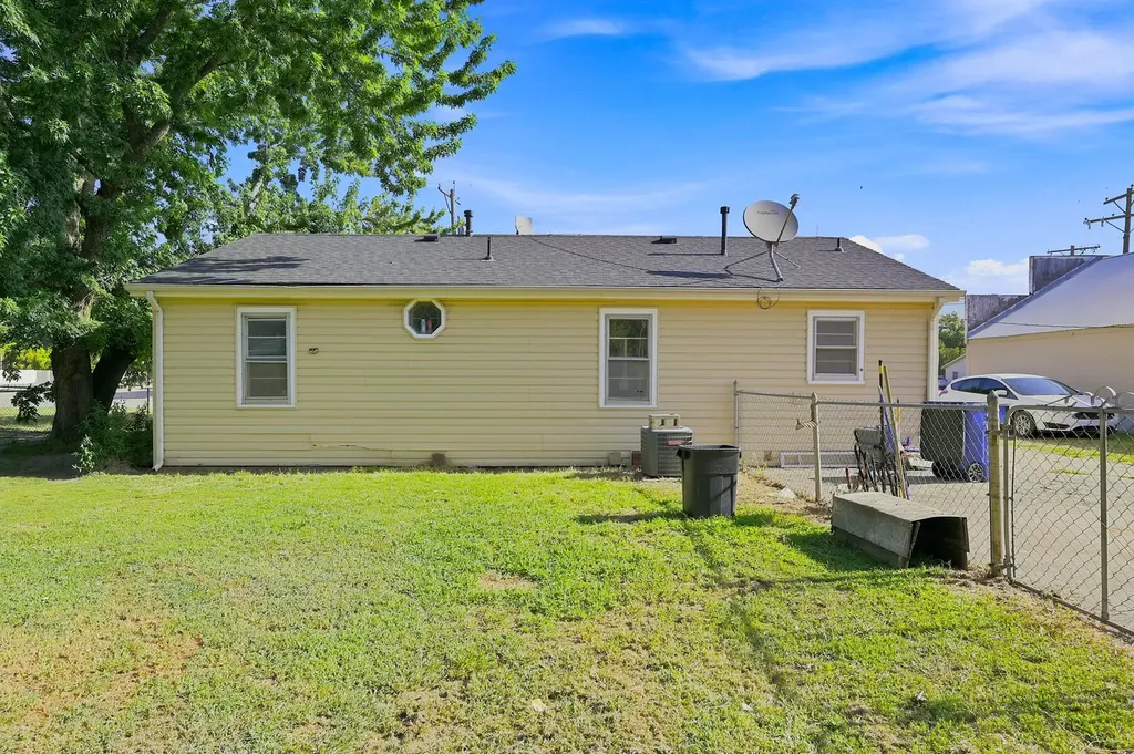 217 W Chicago Avenue Colwich KS 67030