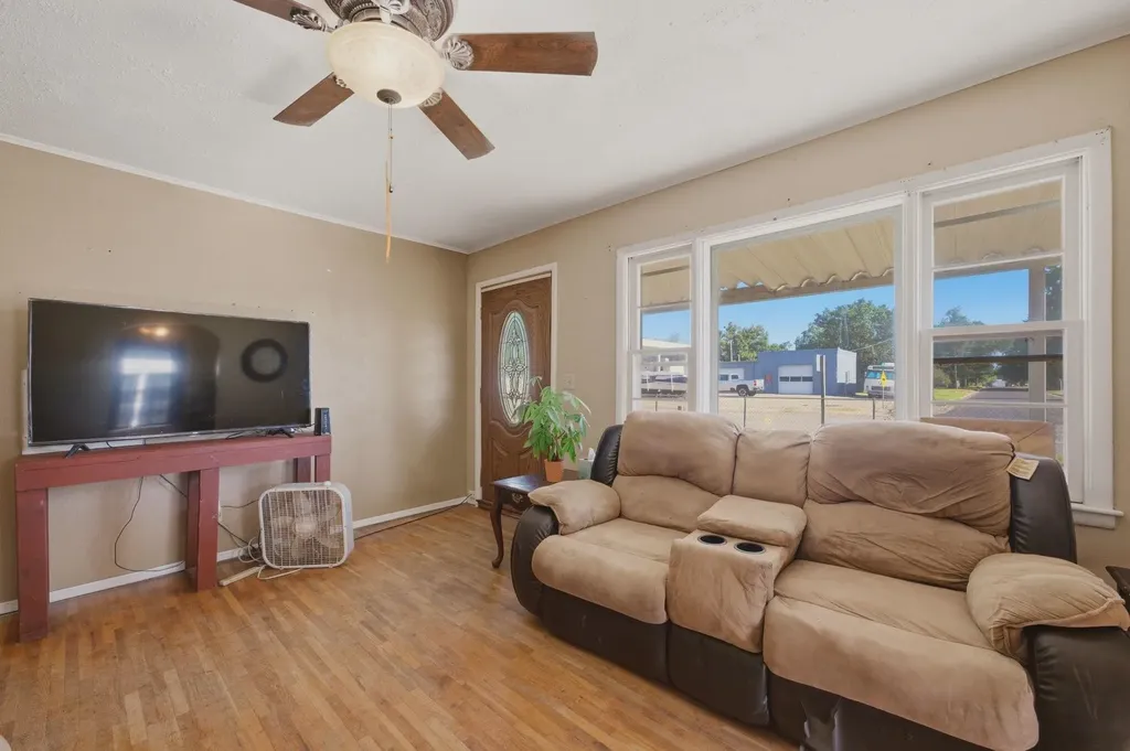 217 W Chicago Avenue Colwich KS 67030