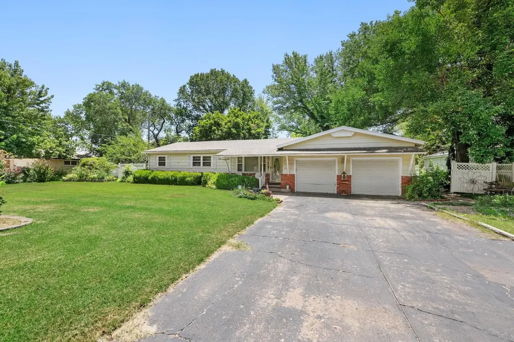 9107 W Belview Wichita KS 67209-1807
