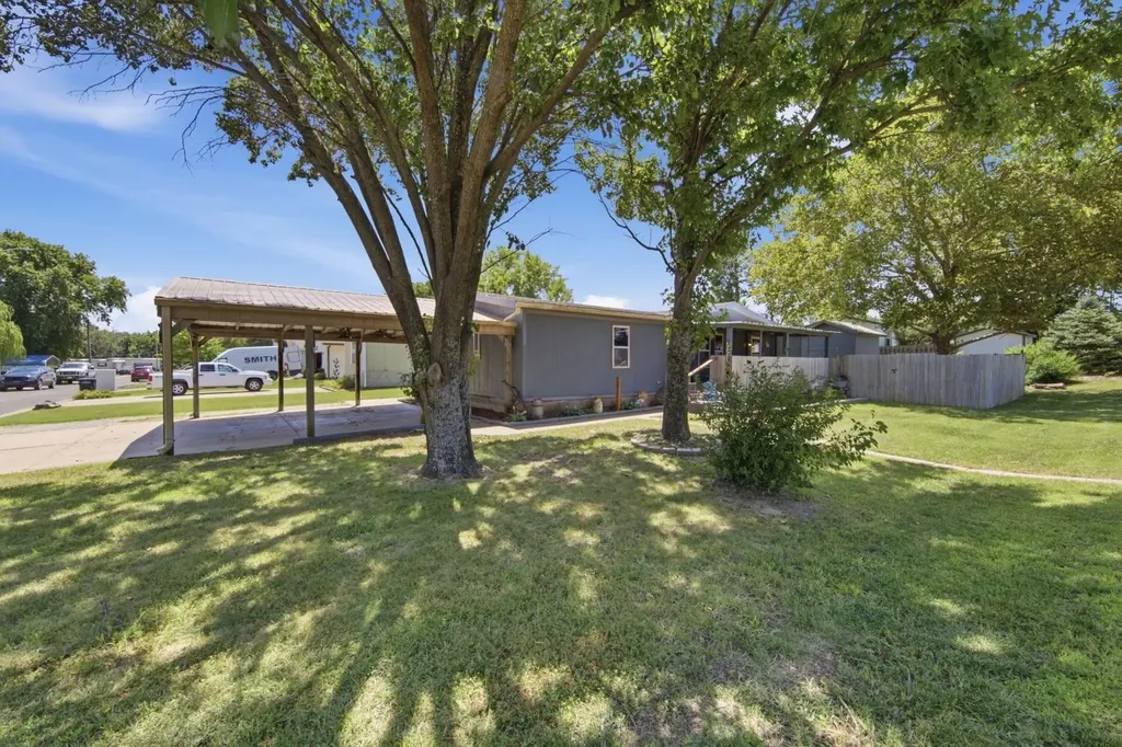 911 E Kelly Augusta KS 67010