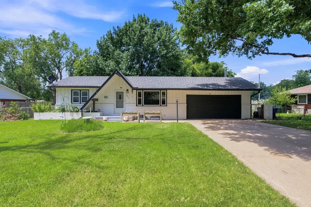 321 S 1st Street Clearwater KS 67026