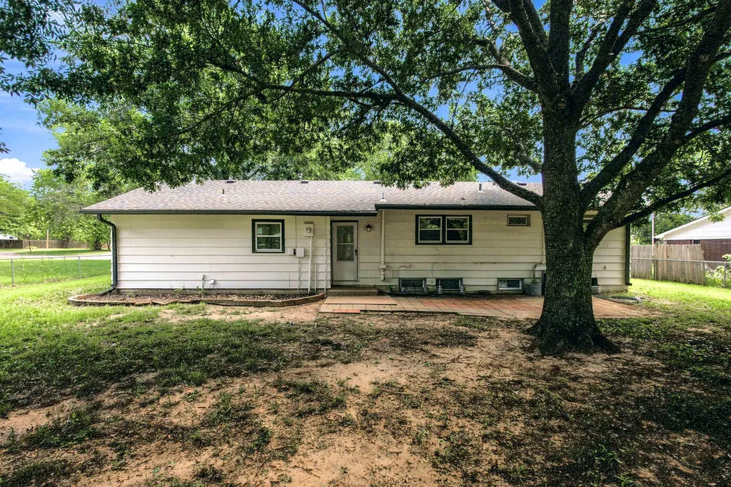 321 S 1st Street Clearwater KS 67026