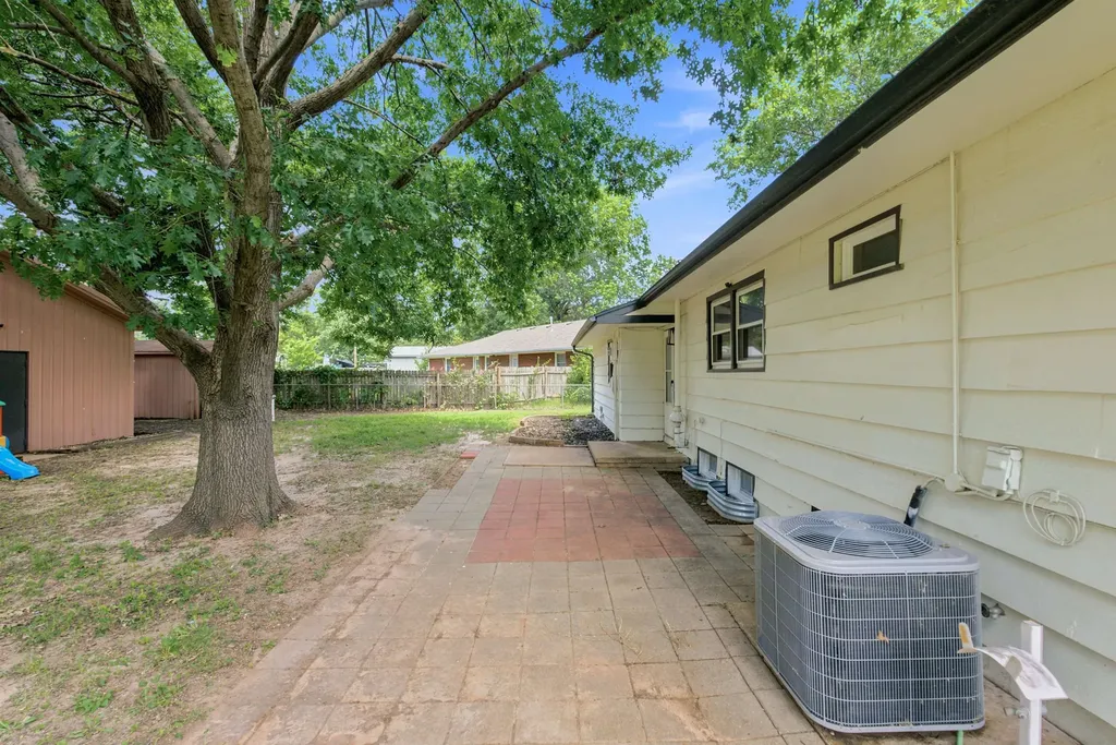 321 S 1st Street Clearwater KS 67026